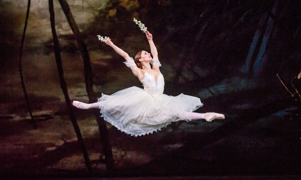 Fonte: https://www.theguardian.com/stage/2018/jan/28/giselle-review-royal-ballet-marianela-nunez